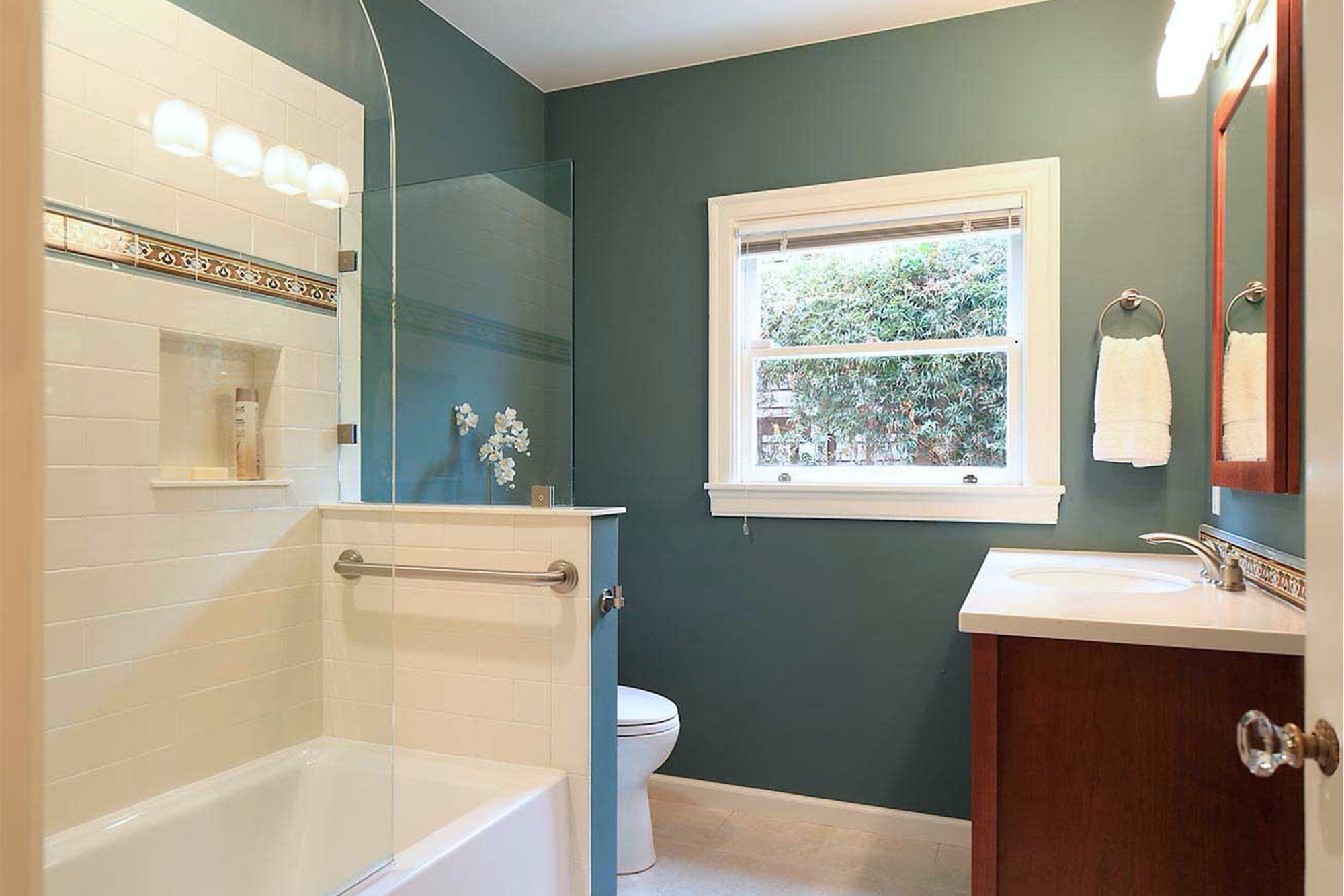 5 Star Master Bath Backsplash Designs and Trends in the East Bay - Bathroom Design East Bay - Bathroom Renovation - Custom Kitchens